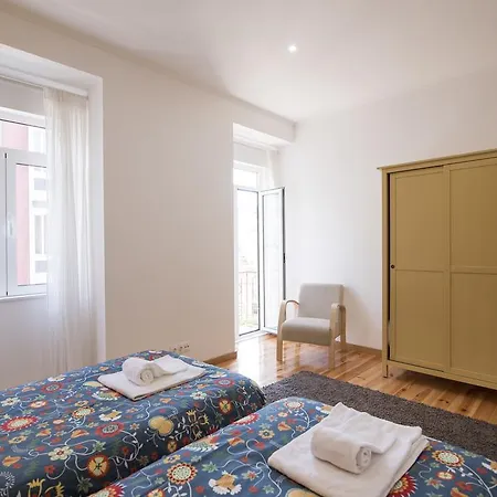 Almirante Deluxe By Homing Apartment *