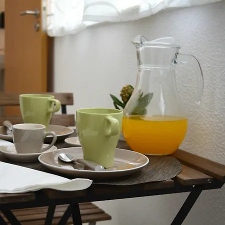 Almirante Deluxe By Homing Apartment